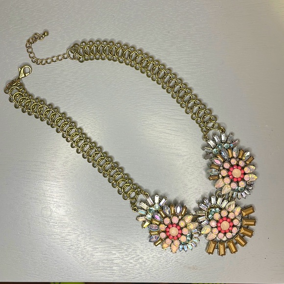 Gold tone statement necklace - Picture 2 of 5